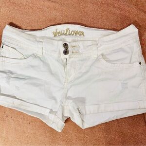 Wallflower Women's Crisp White Jean Shorts